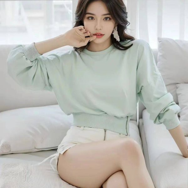 Người đẹp chân dài quần trắng, áo xanh nhạt, chân dài xinh đẹp đầy quyến rũ