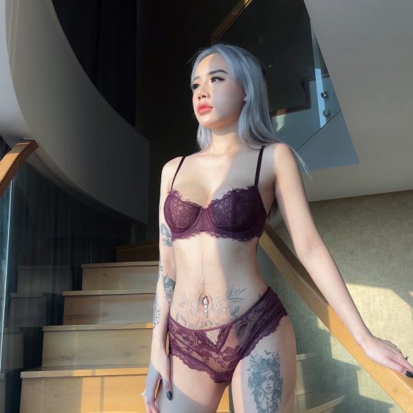 Chi Bi  – 𝕮𝖆𝖑𝖑 𝖒𝖊 “𝕭𝖆𝖇𝖊 – Xăm mình, da trắng và thơm