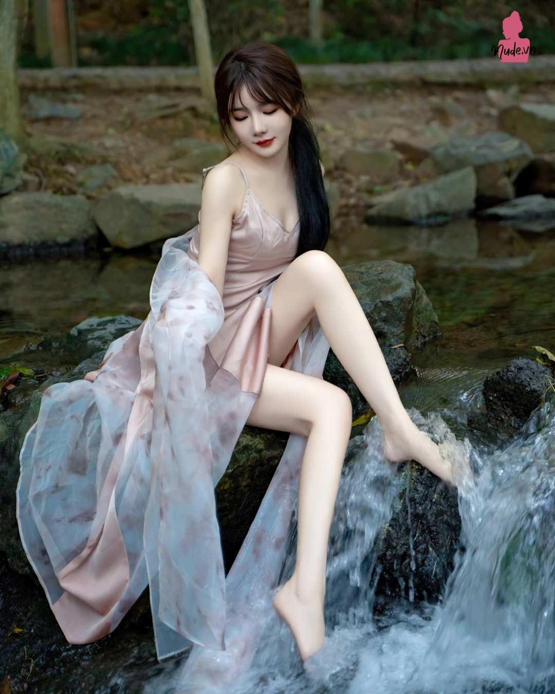 Wan Wan Me (婠婠么) – Tắm Suối Tươi Mát Tại Album Vol.5690 [XIUREN MODEL]