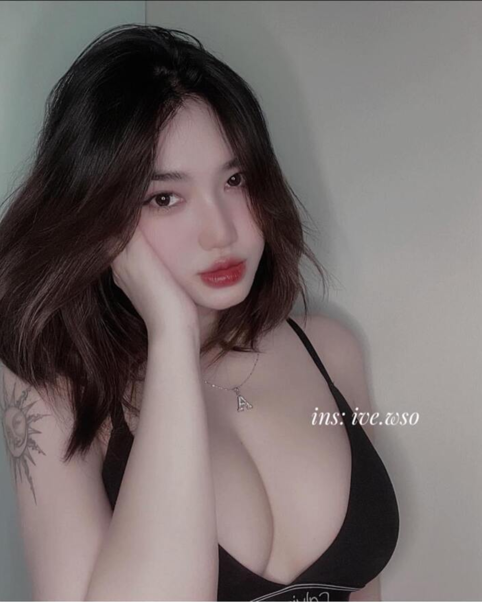Ununneee: Gương Mặt Thần Thái Và Thân Hình Siêu Bốc Lửa