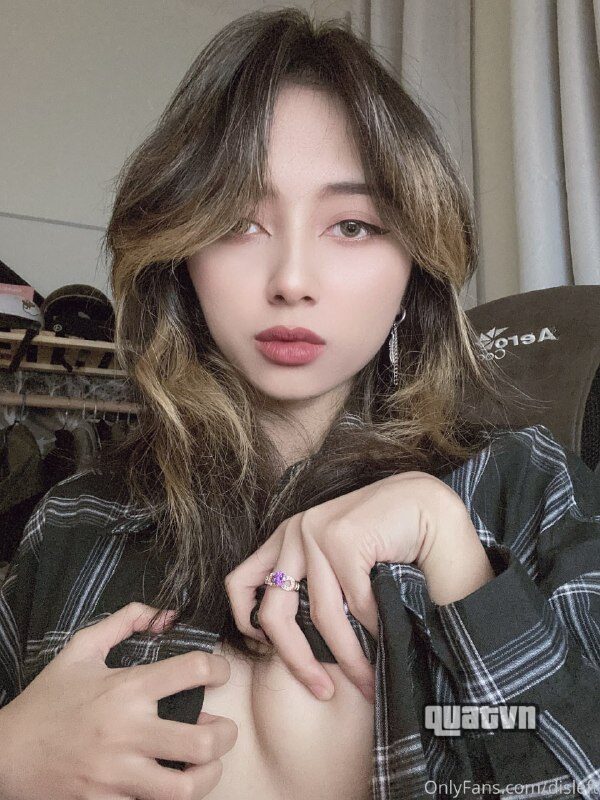 Mercury Nguyen：Disleft OnlyFans 上的神秘美人