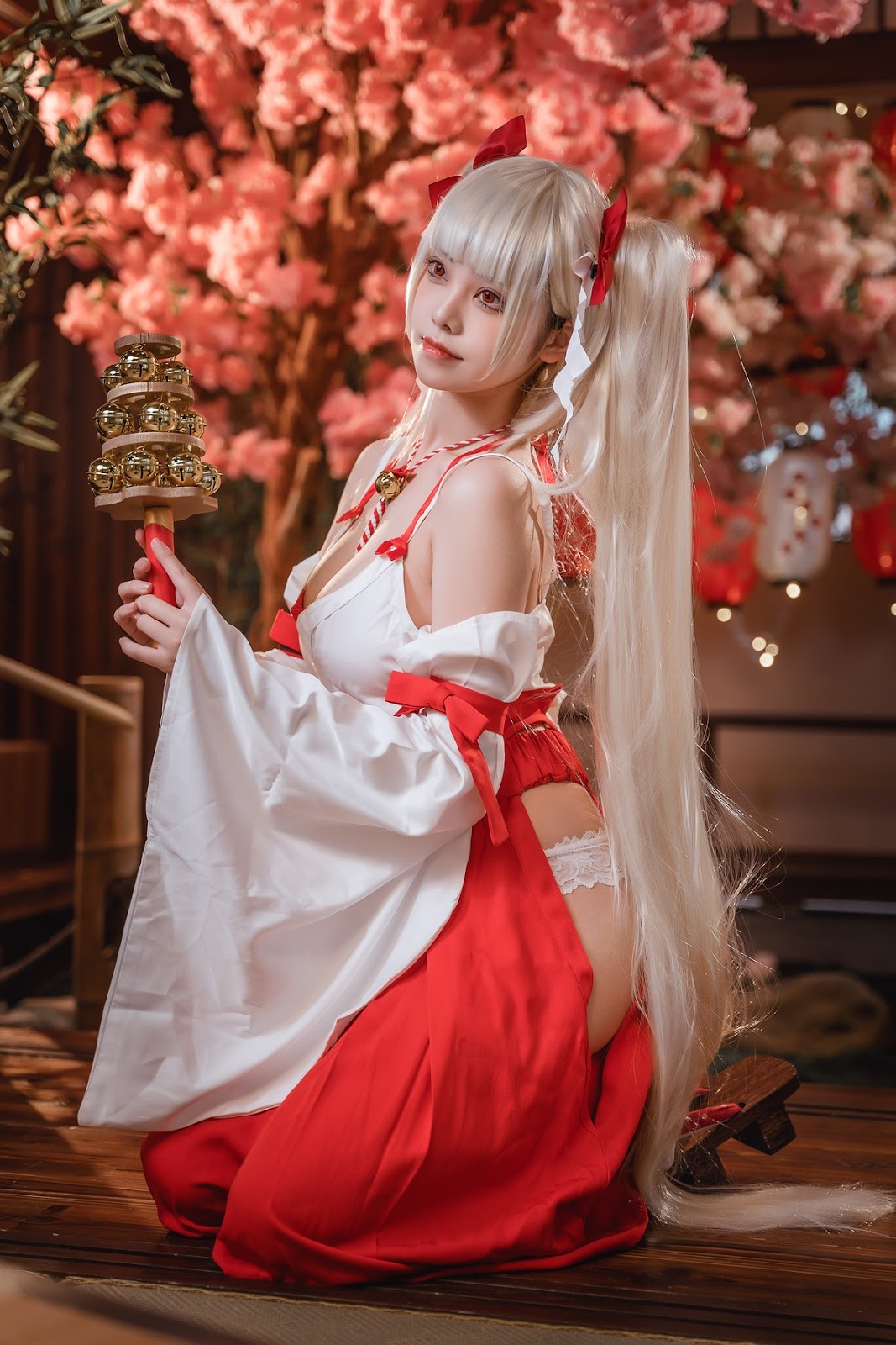 蜜汁猫裘 – Vẻ Đẹp Bí Ẩn Trong Bộ Cosplay "可畏巫女"