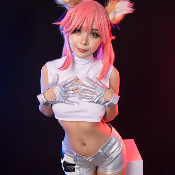 Umeko J – Hóa Thân Hoàn Hảo Trong Bộ Cosplay Tamamo Racing "Fate/Extrella"